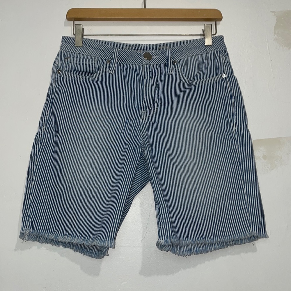 Size 6 Women’s Seven7 Blue White Striped Jean Shorts